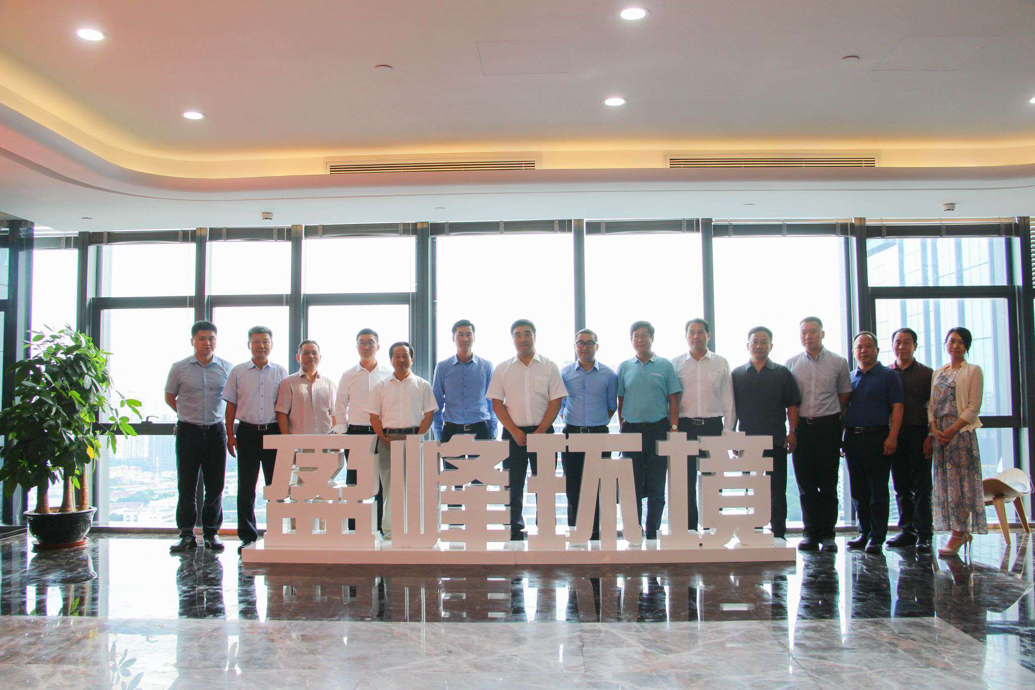 湖南省長(zhǎng)沙市副市長(zhǎng)劉明理一行蒞臨盈峰環(huán)境參觀(guān)考察