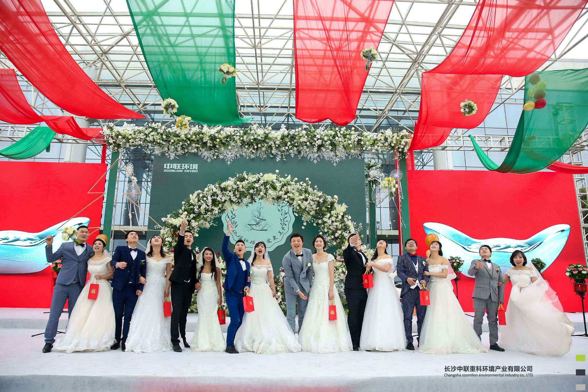 最美新娘！最帥新郎！最豪婚車！最贊婚禮！