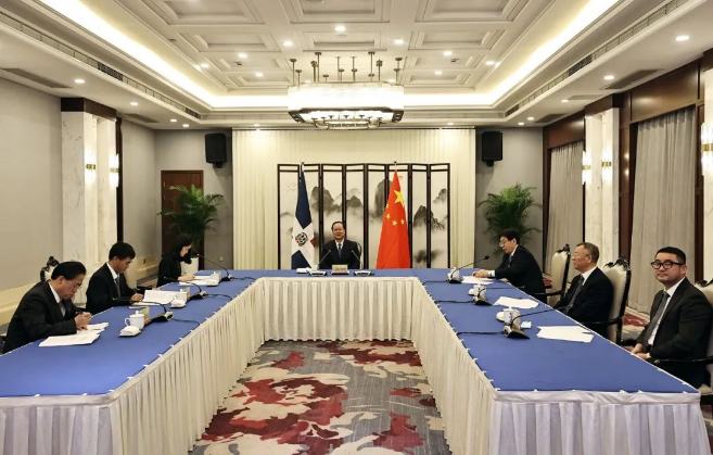 盈峰環(huán)境“助力”多米尼加清運垃圾，毛偉明省長出席線上交接儀式